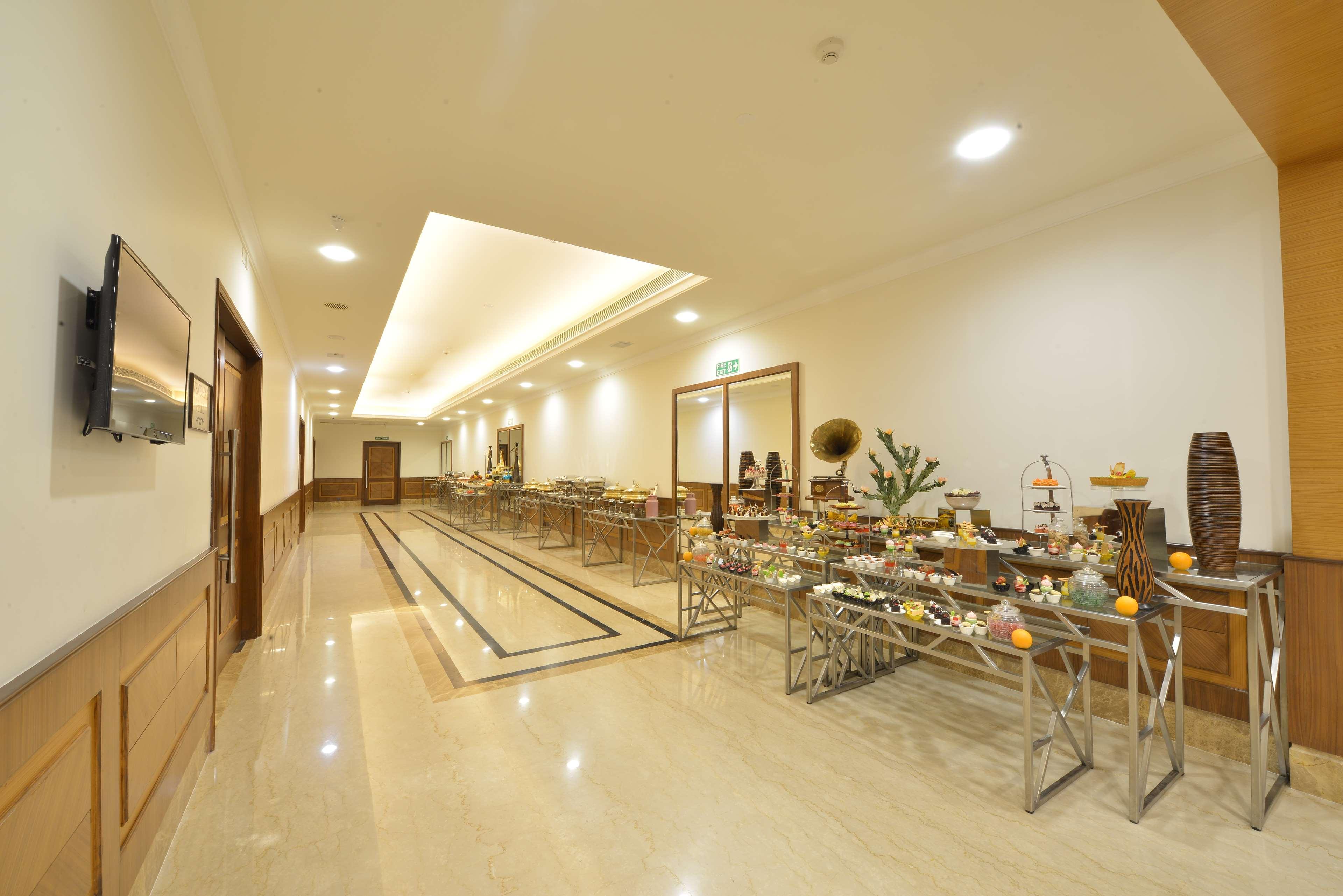 Ramada Plaza Chennai Hotel Екстериор снимка